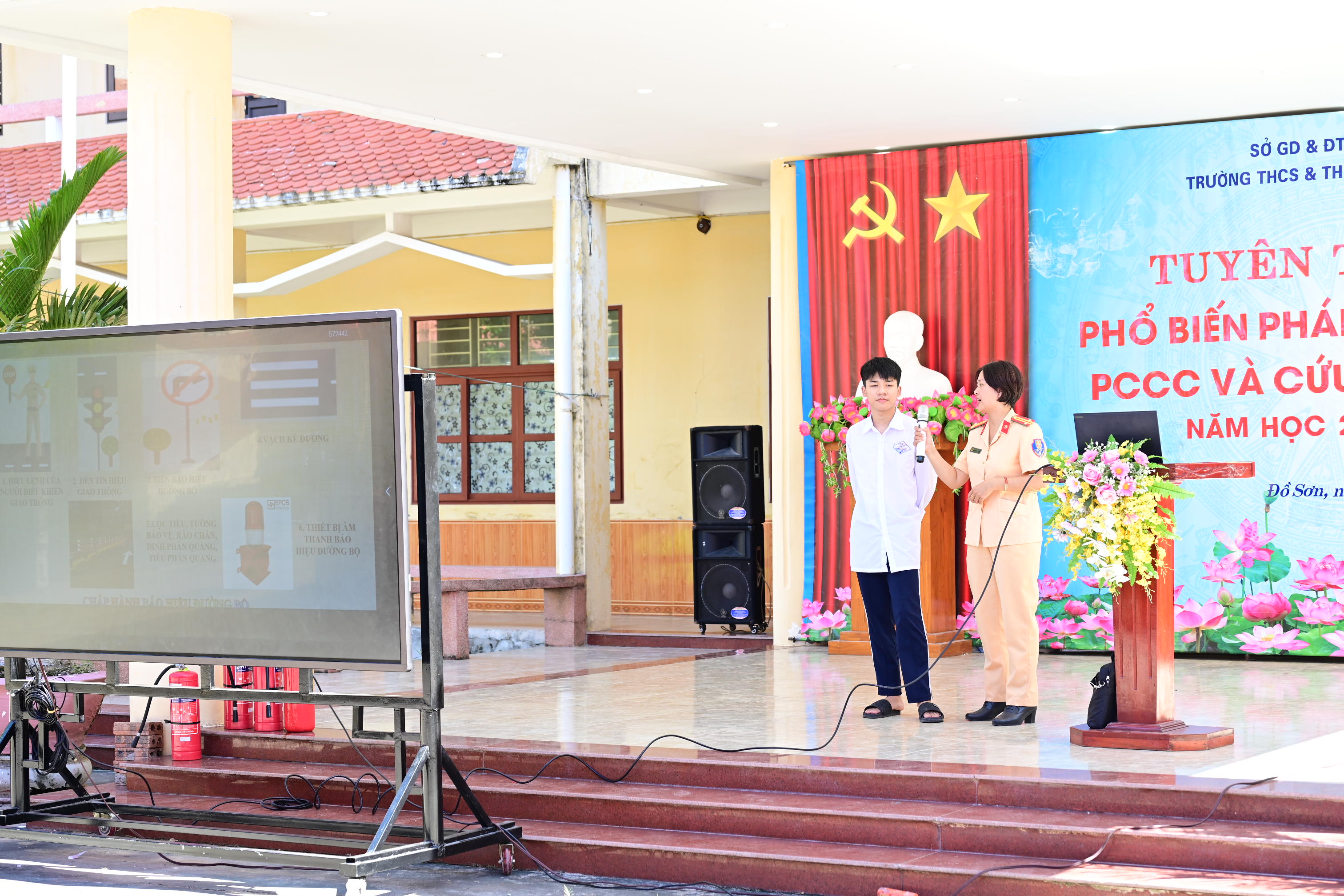 Tổ chức 385 buổi tuyên truyền cho 422.959 người về trật tự an toàn giao thông